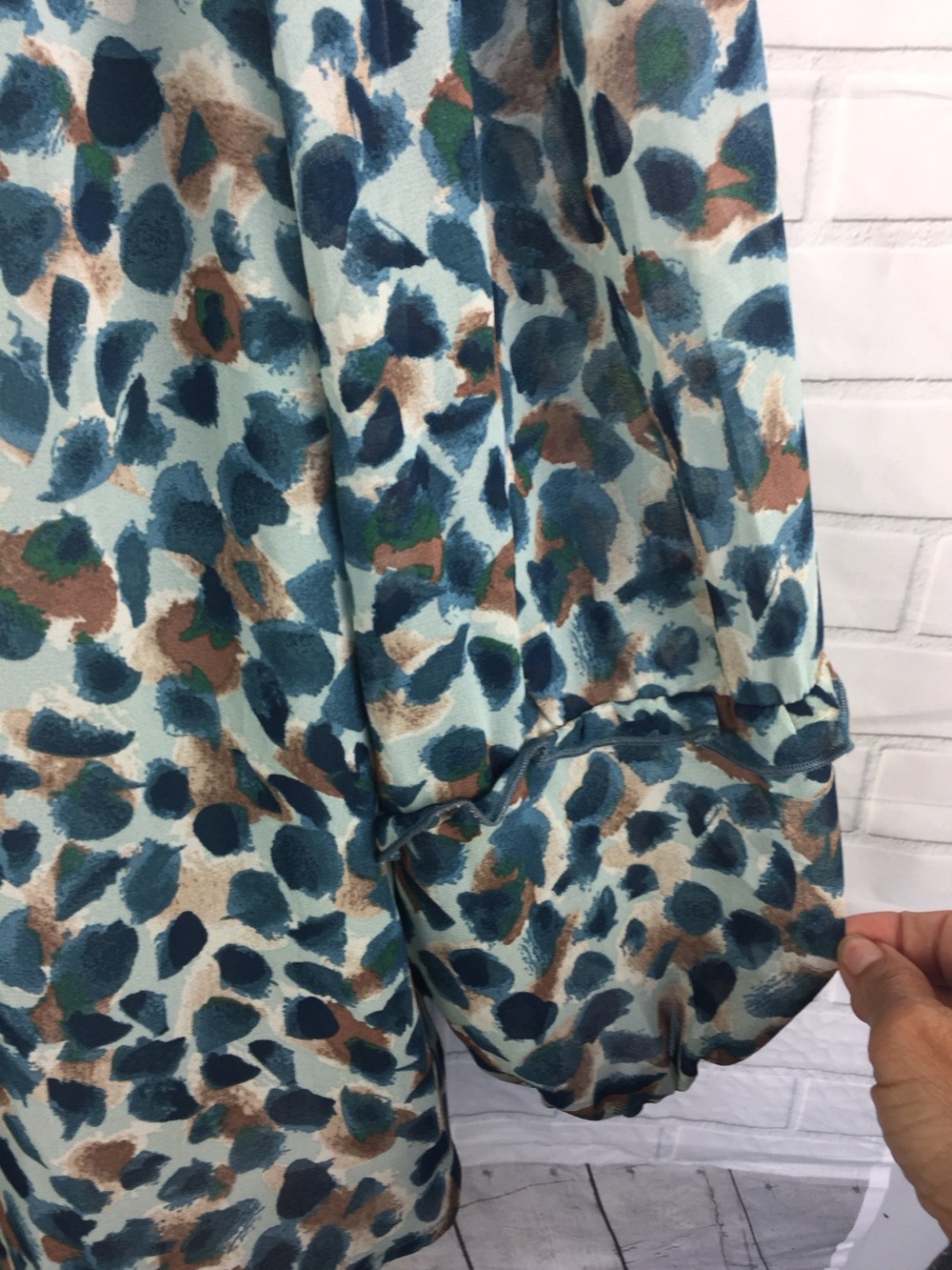 Belle by Kim Gravel Savanna Print Top Size XL Ruffle Detail Long Balloon Sleeves - Picture 5 of 11